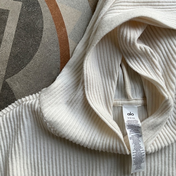 ALO Yoga Muse Hoodie in Ivory Size Small - Picture 7 of 10